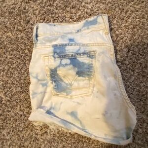 Levi shorts bleach tie dye